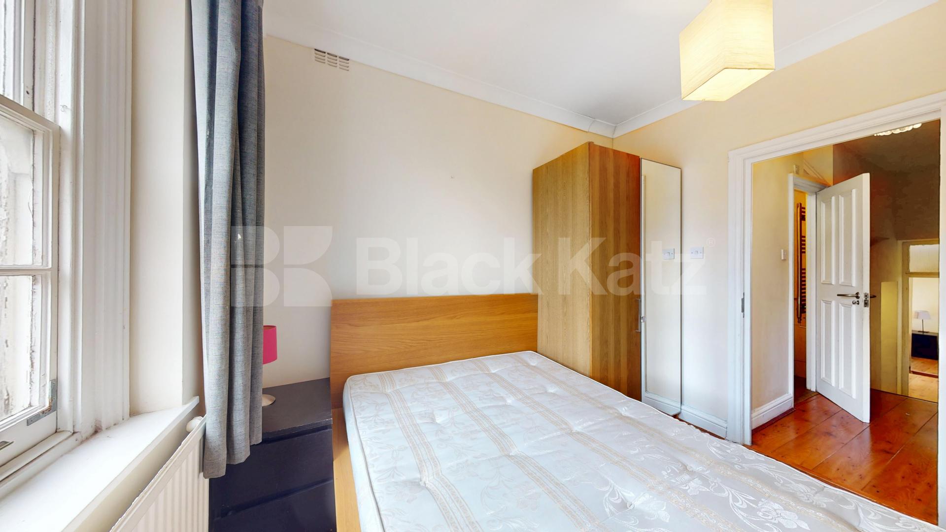 Stylish 3 Bedroom Flat on Quiet Residential Street Rochester Road, Camden